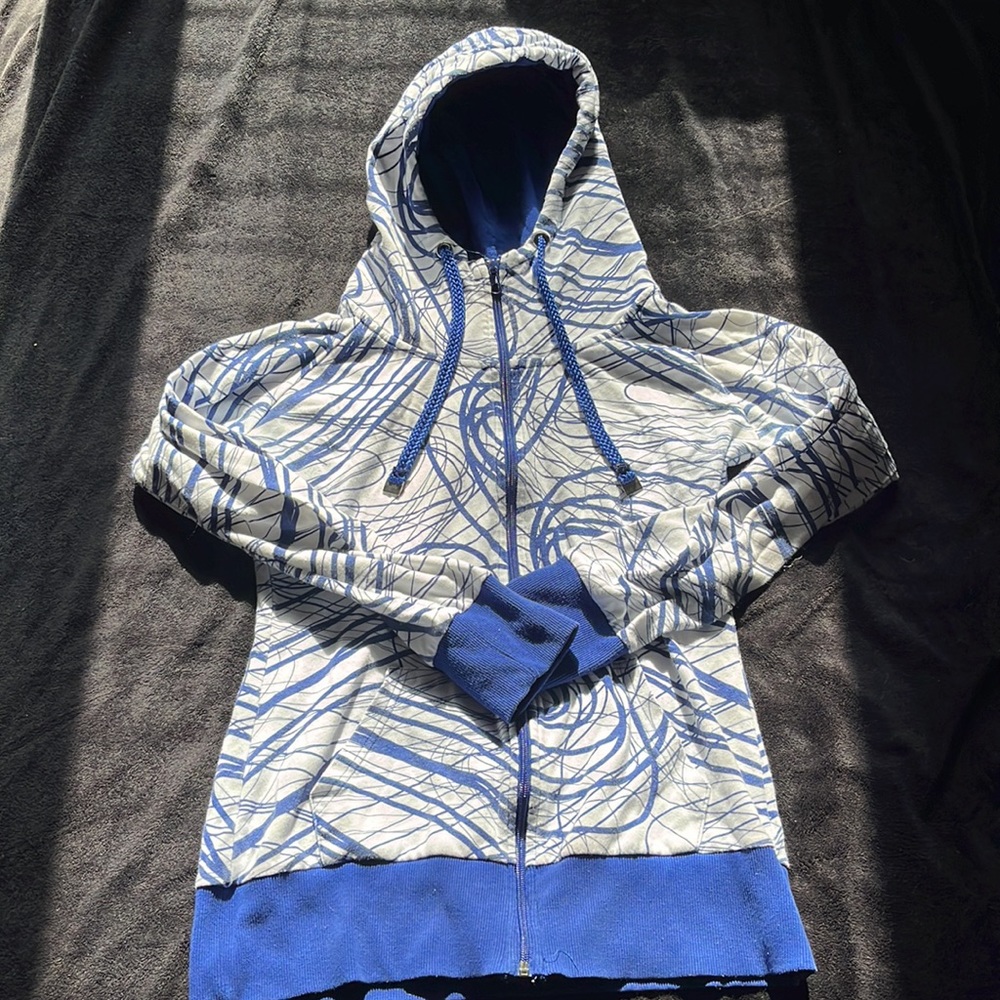 Abstract Scuba Sweater - Picture 2 of 6